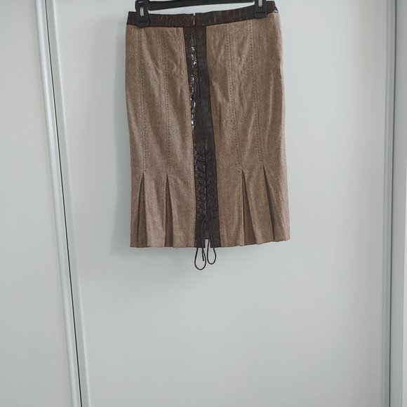 Bebe Vintage Pencil skirt with Lace up patent leather trim - Picture 2 of 4